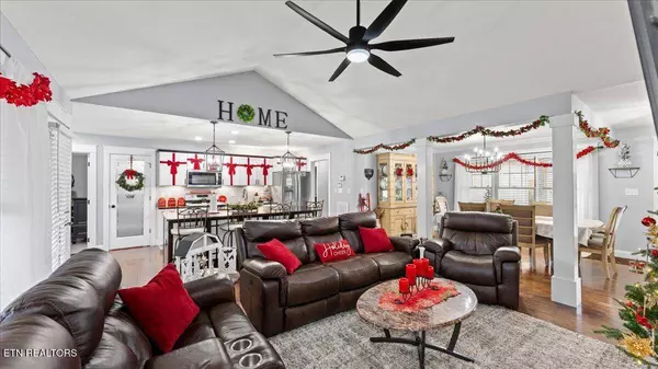 967 Dumplin Valley Rd, Jefferson City, TN 37760