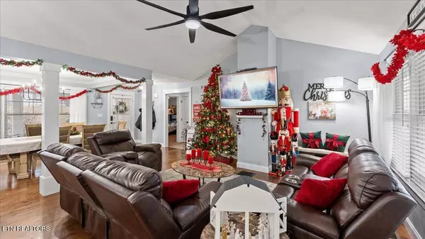 967 Dumplin Valley Rd, Jefferson City, TN 37760