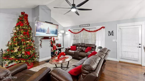 967 Dumplin Valley Rd, Jefferson City, TN 37760