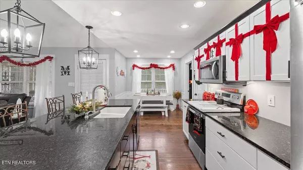 967 Dumplin Valley Rd, Jefferson City, TN 37760