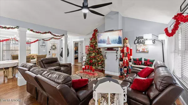 967 Dumplin Valley Rd, Jefferson City, TN 37760