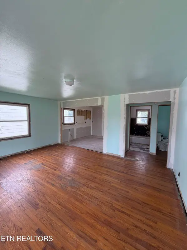 3754 Speedway CIR, Knoxville, TN 37914