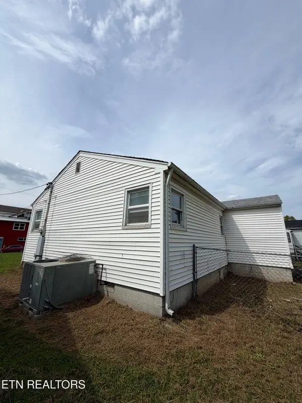 3754 Speedway CIR, Knoxville, TN 37914