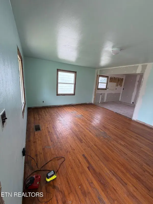 3754 Speedway CIR, Knoxville, TN 37914