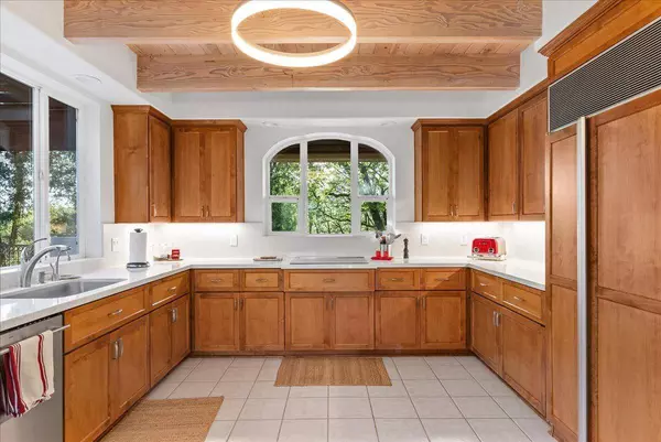 21950 Oak Ridge DR, Grass Valley, CA 95945