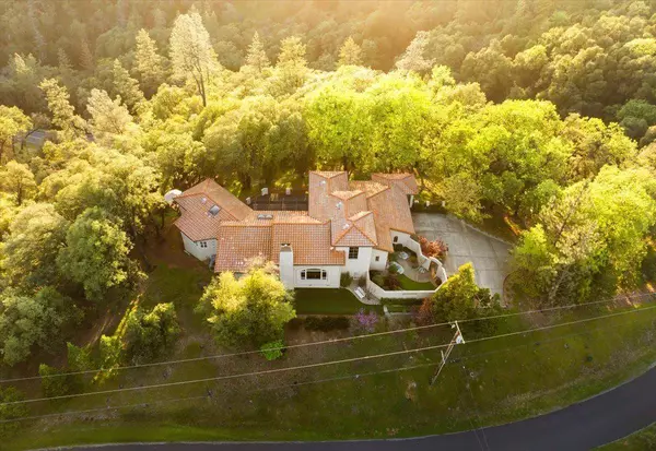 21950 Oak Ridge DR, Grass Valley, CA 95945