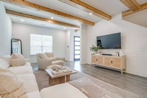 2829 Stanley Avenue, Fort Worth, TX 76110