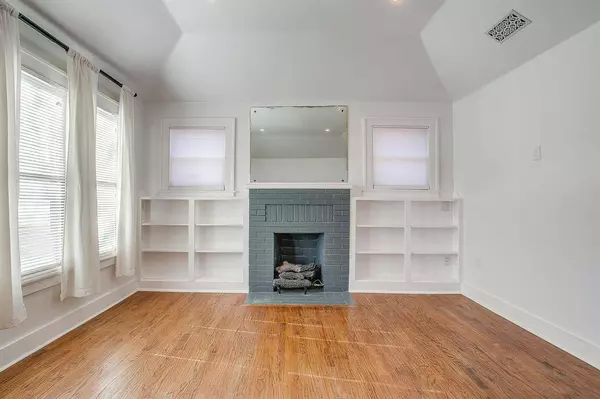 4516 Collinwood Avenue, Fort Worth, TX 76107