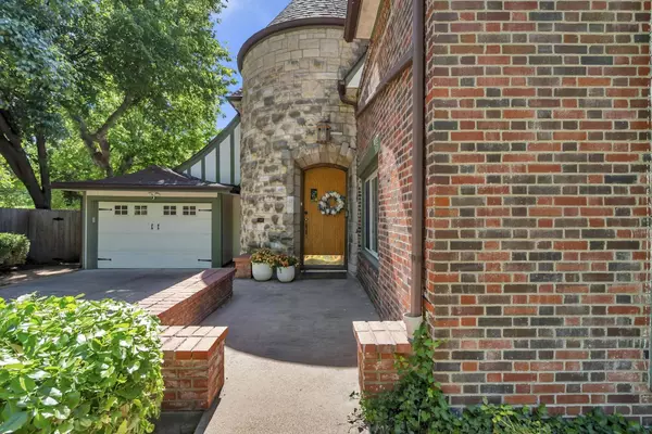 168 S Dellrose Ave, Wichita, KS 67218