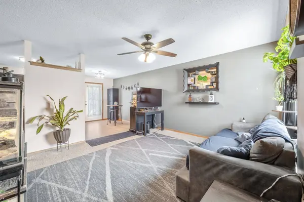 804 W Longview Ct, Valley Center, KS 67147