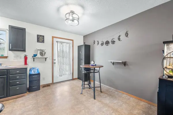 804 W Longview Ct, Valley Center, KS 67147