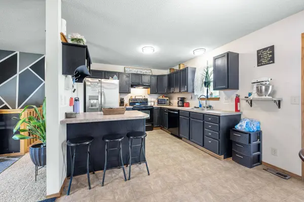 804 W Longview Ct, Valley Center, KS 67147