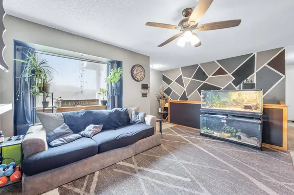 804 W Longview Ct, Valley Center, KS 67147
