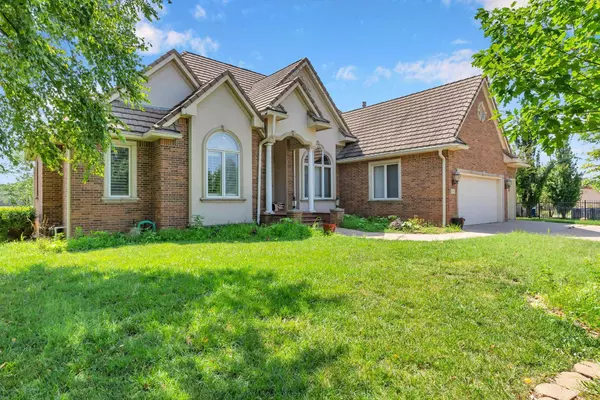 618 18th Fairway, Andover, KS 67002