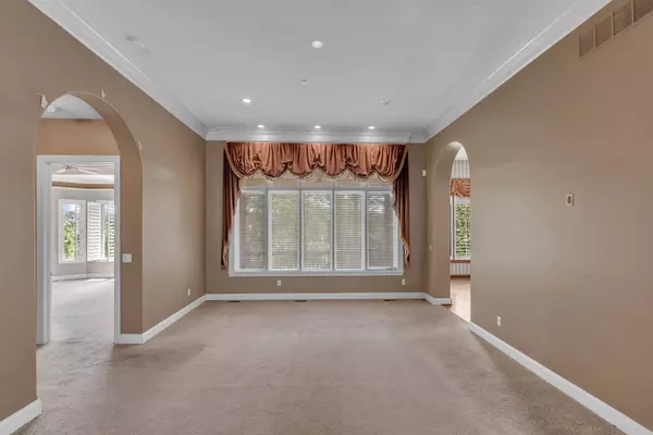 618 18th Fairway, Andover, KS 67002