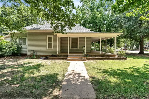 402 E 4th St, Haven, KS 67543