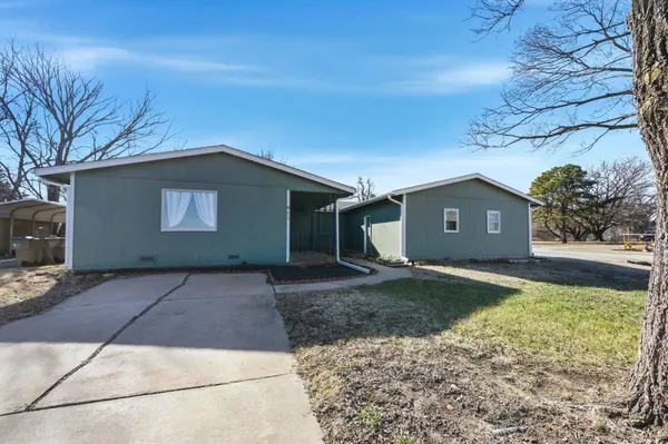 219 W Allison St, Andover, KS 67002