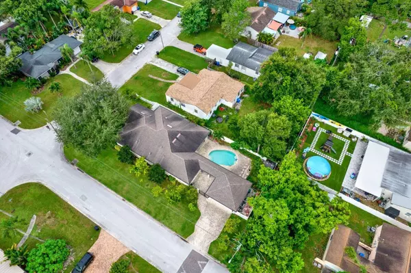 1901 25TH AVE N, St Petersburg, FL 33713