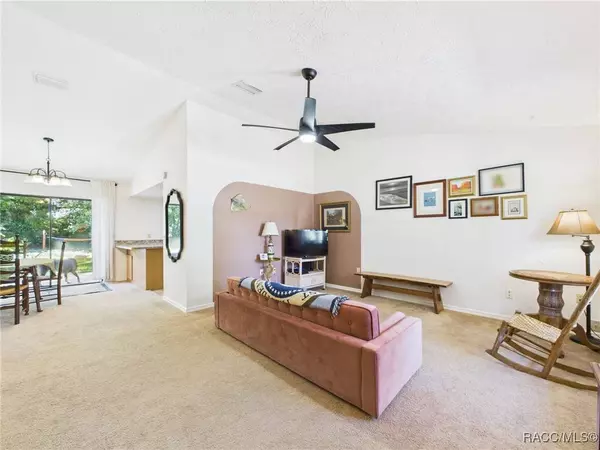 896 N Hollywood CIR, Crystal River, FL 34429