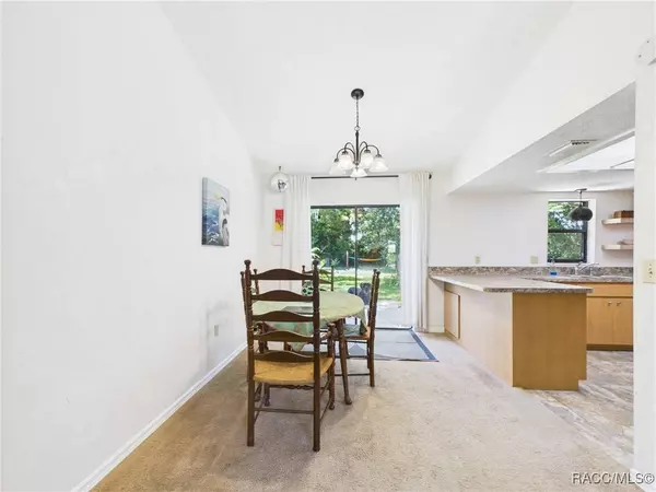 896 N Hollywood CIR, Crystal River, FL 34429