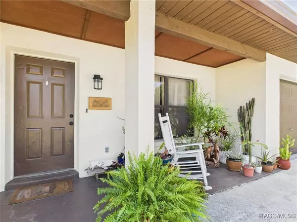 896 N Hollywood CIR, Crystal River, FL 34429