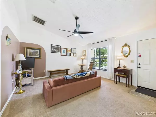 896 N Hollywood CIR, Crystal River, FL 34429