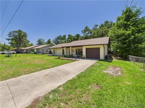 896 N Hollywood CIR, Crystal River, FL 34429