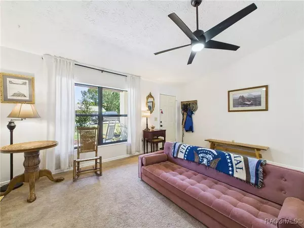 896 N Hollywood CIR, Crystal River, FL 34429