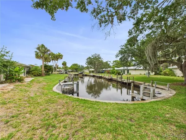 11624 W Kingfisher CT, Crystal River, FL 34429