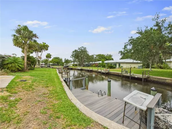 11624 W Kingfisher CT, Crystal River, FL 34429