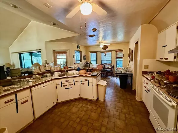 2750 W Mustang BLVD, Beverly Hills, FL 34465