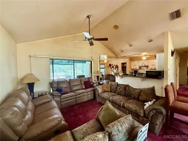 2750 W Mustang BLVD, Beverly Hills, FL 34465