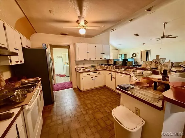 2750 W Mustang BLVD, Beverly Hills, FL 34465