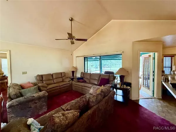 2750 W Mustang BLVD, Beverly Hills, FL 34465