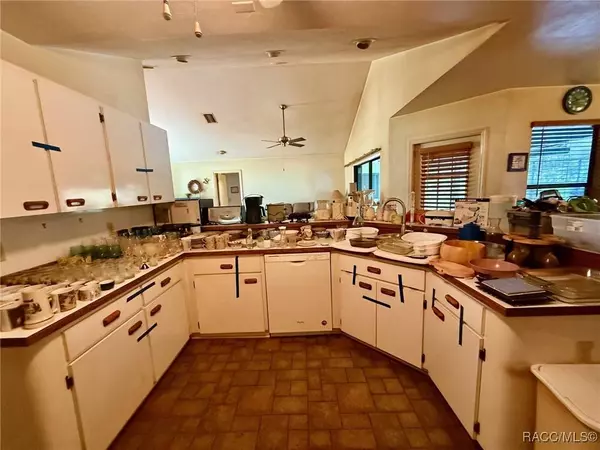 2750 W Mustang BLVD, Beverly Hills, FL 34465