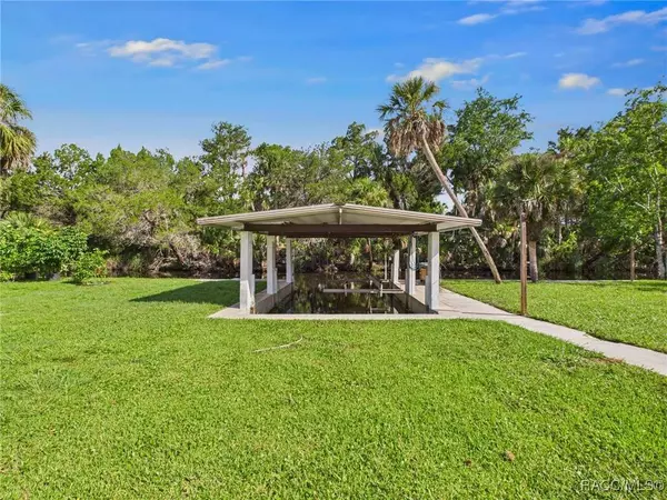 10125 W Halls River RD, Homosassa, FL 34448