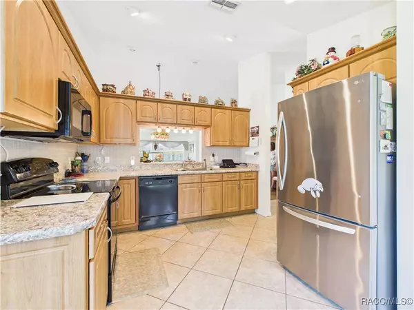 1581 N Endicott PT, Crystal River, FL 34429