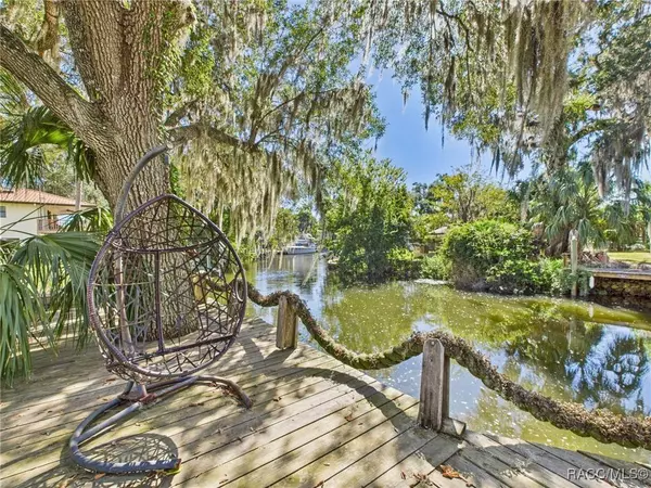 11590 N Kayak PT, Inglis, FL 34449