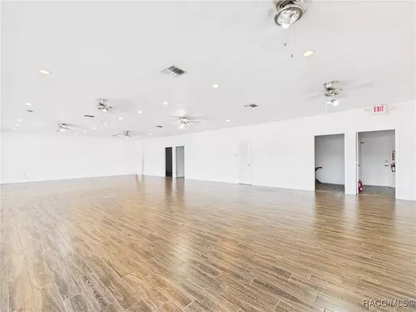 1 Beverly Hills BLVD, Beverly Hills, FL 34465