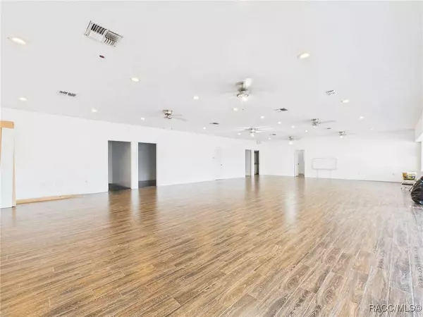 1 Beverly Hills BLVD, Beverly Hills, FL 34465