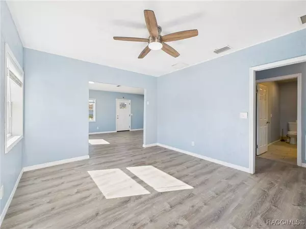 2 N Melbourne ST, Beverly Hills, FL 34465