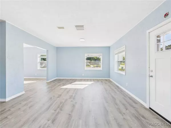 2 N Melbourne ST, Beverly Hills, FL 34465