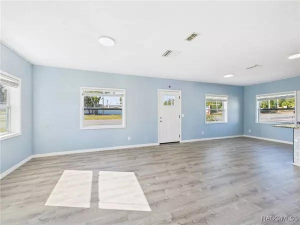 2 N Melbourne ST, Beverly Hills, FL 34465