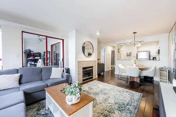2140 W 12th ST #203, Vancouver, BC V6K 2N2