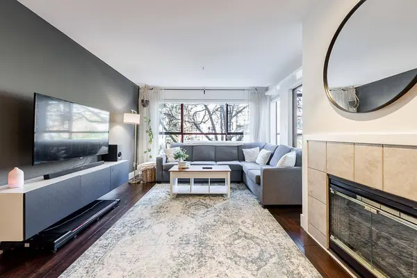 2140 W 12th ST #203, Vancouver, BC V6K 2N2