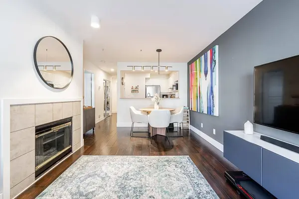 2140 W 12th ST #203, Vancouver, BC V6K 2N2