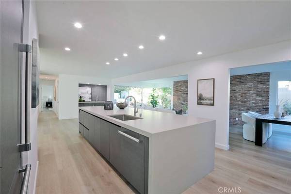 418 E Bay ST, Costa Mesa, CA 92627