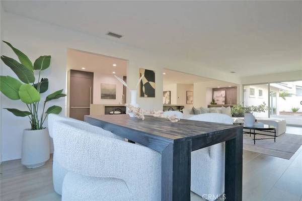 418 E Bay ST, Costa Mesa, CA 92627