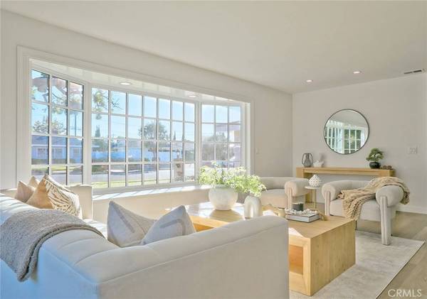 418 E Bay ST, Costa Mesa, CA 92627