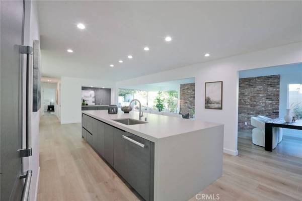 418 E Bay ST, Costa Mesa, CA 92627